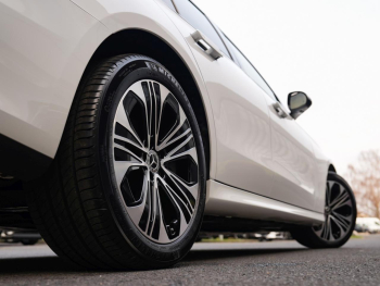 Mercedes-Benz E 300 e Avantgarde Superscreen Distronic 360°