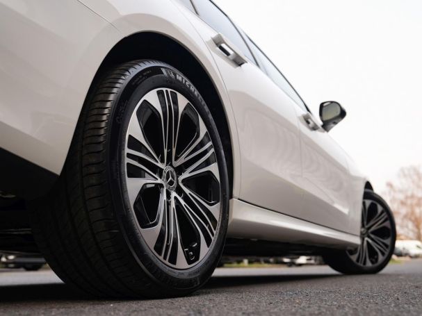 Mercedes-Benz E 300 e Avantgarde Superscreen Distronic 360°