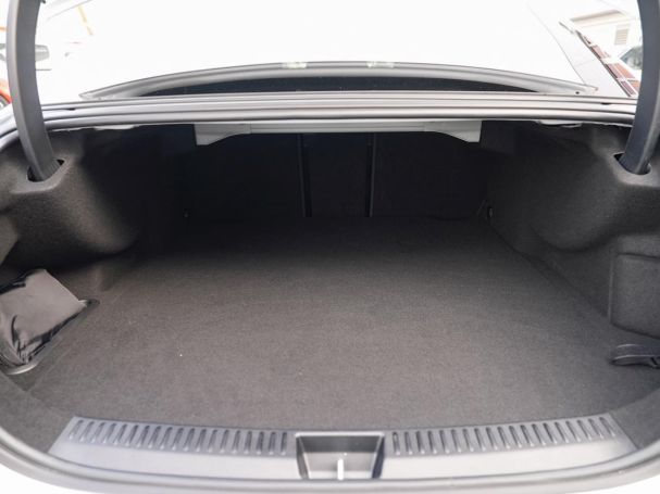 Mercedes-Benz E 300 e Avantgarde Superscreen Distronic 360°