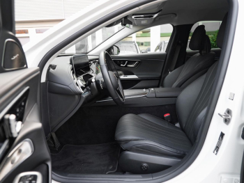 Mercedes-Benz E 300 e Avantgarde Superscreen Distronic 360°