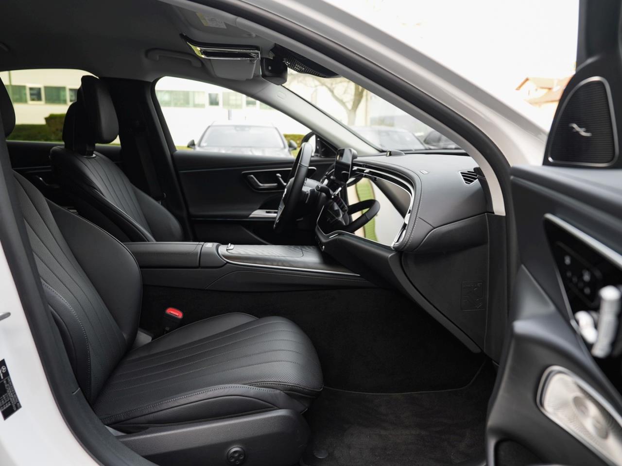 Mercedes-Benz E 300 e Avantgarde Superscreen Distronic 360°