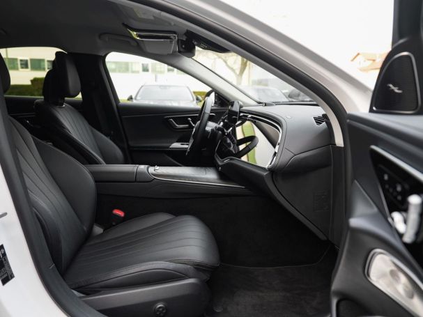 Mercedes-Benz E 300 e Avantgarde Superscreen Distronic 360°