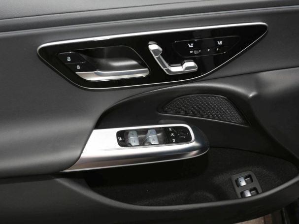 Mercedes-Benz E 300 e Avantgarde Sitzklima Memory AHK 360° Mercedes-Benz E 300 e Avantgarde Sitzklima Memory AHK 360°