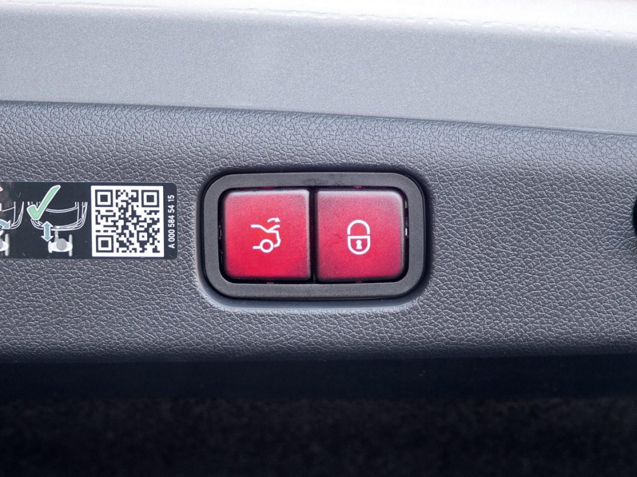 Mercedes-Benz E 400 e 4M AMG Night Panorama Distronic AHK 360°