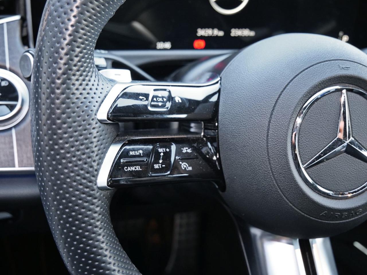 Mercedes-Benz E 400 e 4M AMG Night Panorama Distronic AHK 360°