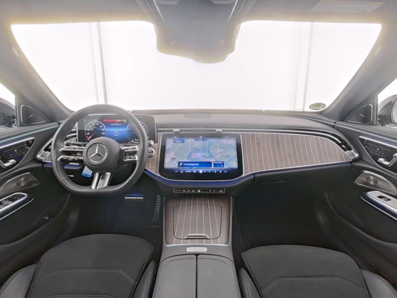 Mercedes-Benz E 400 e 4M AMG Night Panorama Distronic AHK 360°