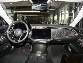 Mercedes-Benz E 400 e 4M Exclusive Panorama Burmester HUD 360°