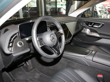 Mercedes-Benz E 400 e 4M Exclusive Panorama Burmester HUD 360°