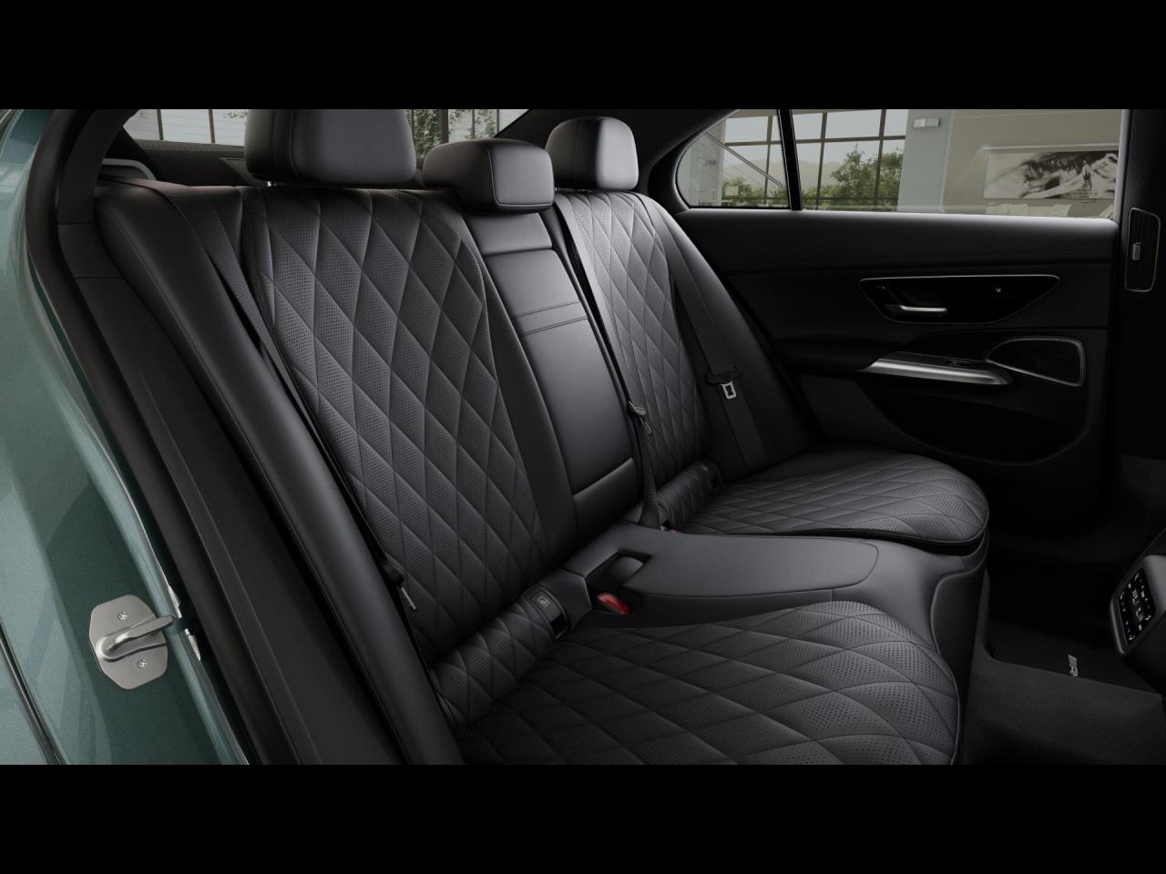 Mercedes-Benz E 400 e 4M AMG Night Panorama Distronic 360° AHK