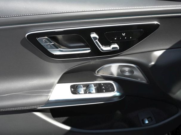 Mercedes-Benz E 450 d 4MATIC Limousine AMG Night Panorama AHK Mercedes-Benz E 450 d 4MATIC Limousine AMG Night Panorama AHK