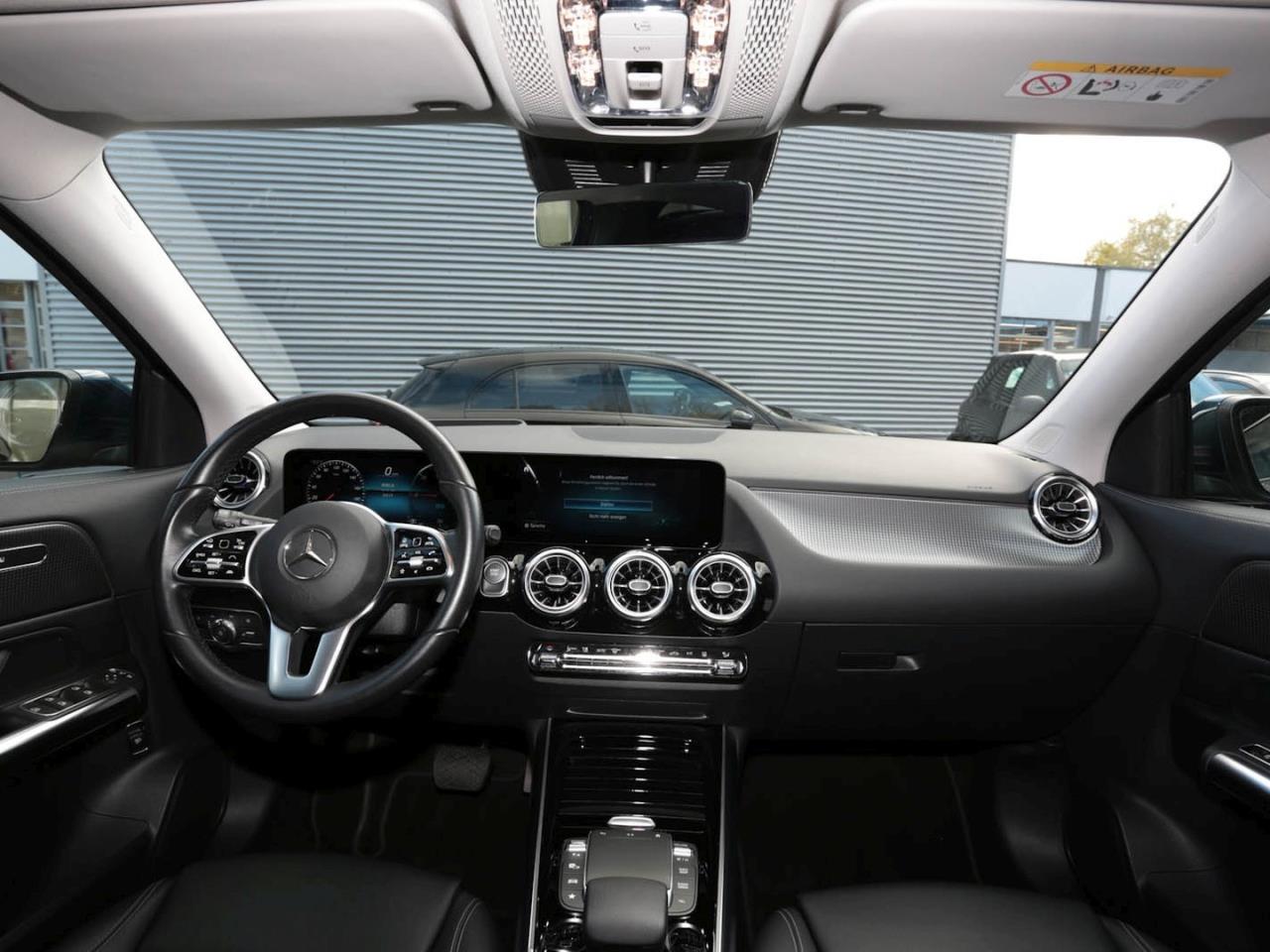 Mercedes-Benz EQA 250 Progressive Panorama Kamera Head-Up