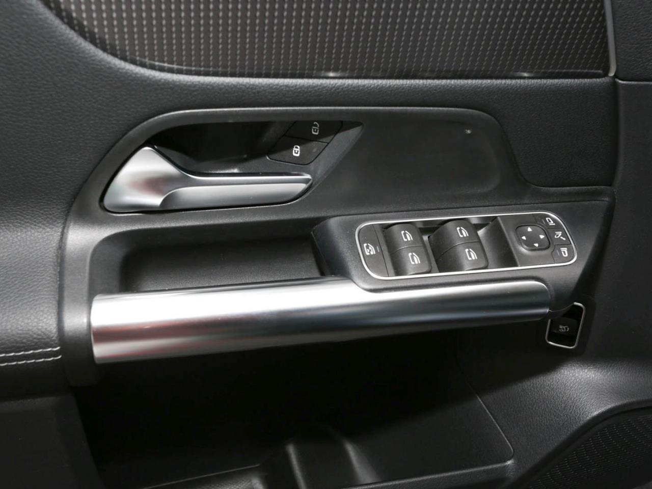 Mercedes-Benz EQA 250 Progressive Panorama Kamera Head-Up