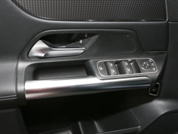 Mercedes-Benz EQA 250 Progressive Panorama Kamera Head-Up