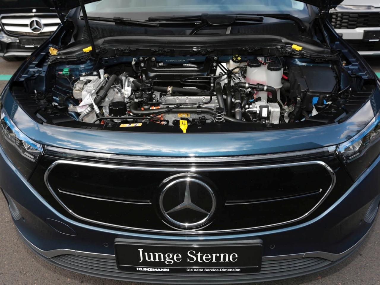 Mercedes-Benz EQA 250 Progressive Panorama Kamera Head-Up