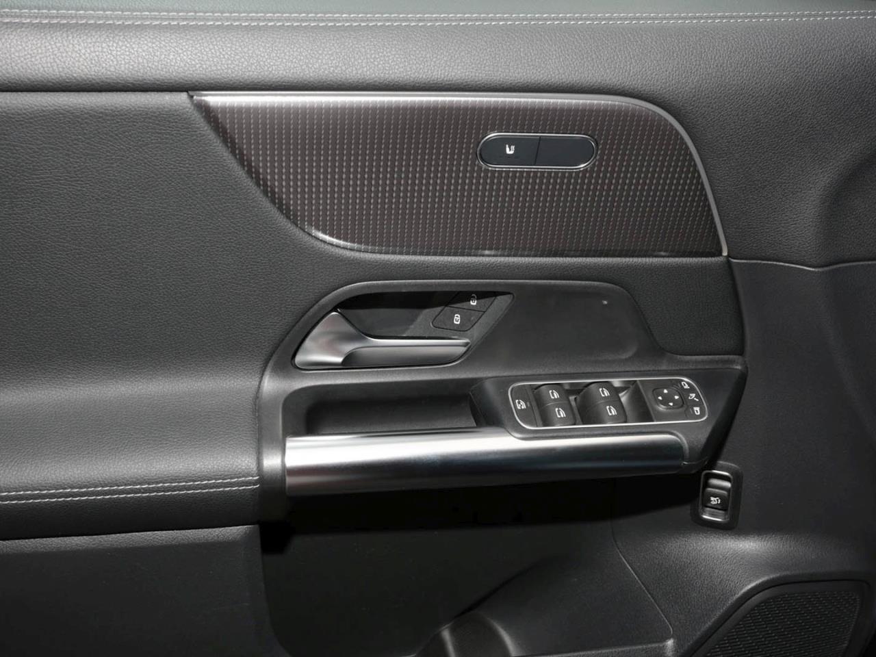 Mercedes-Benz EQA 250 Progressive Panorama Kamera Head-Up