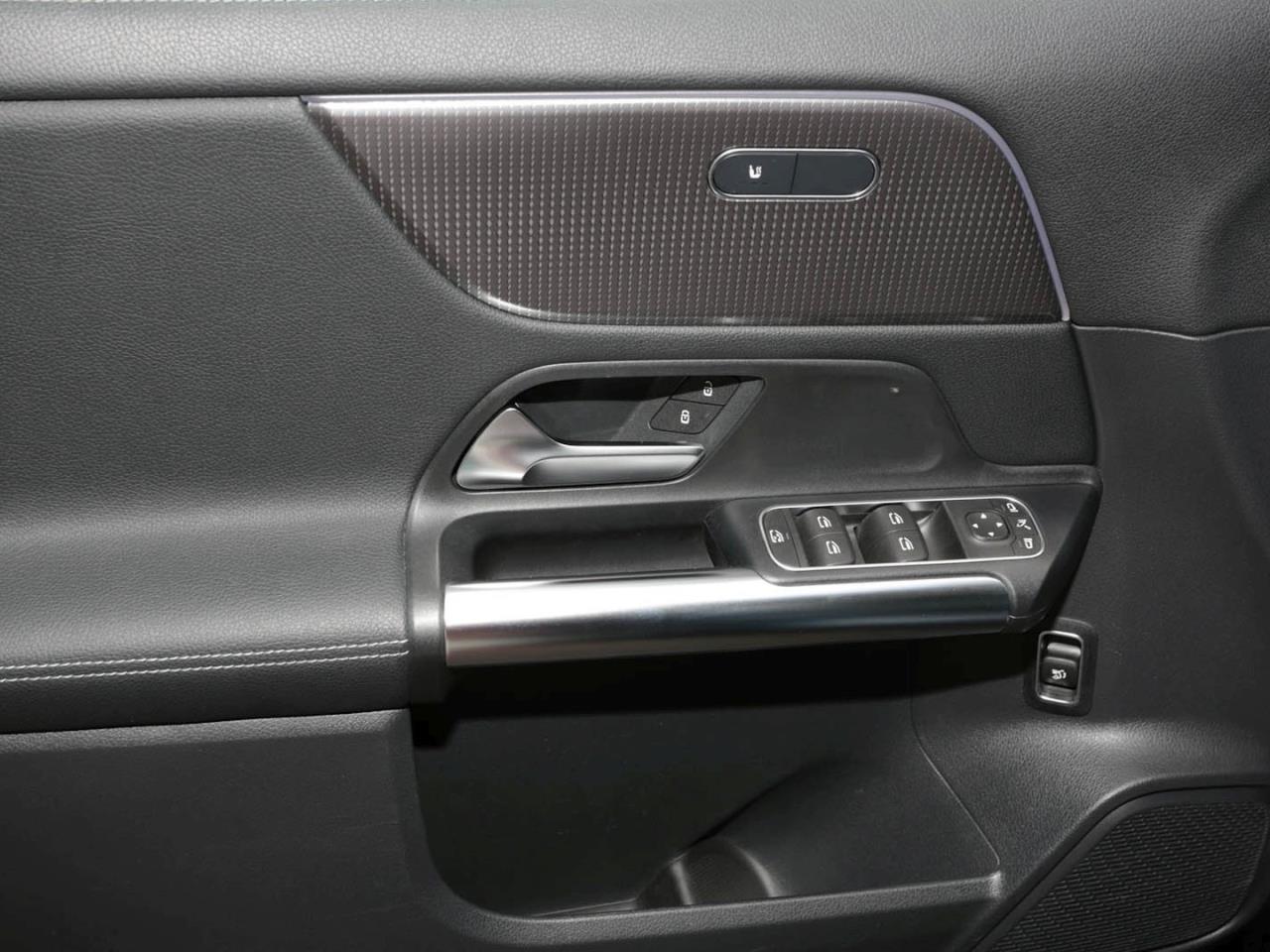 Mercedes-Benz EQA 250 Progressive Panorama Kamera Head-Up