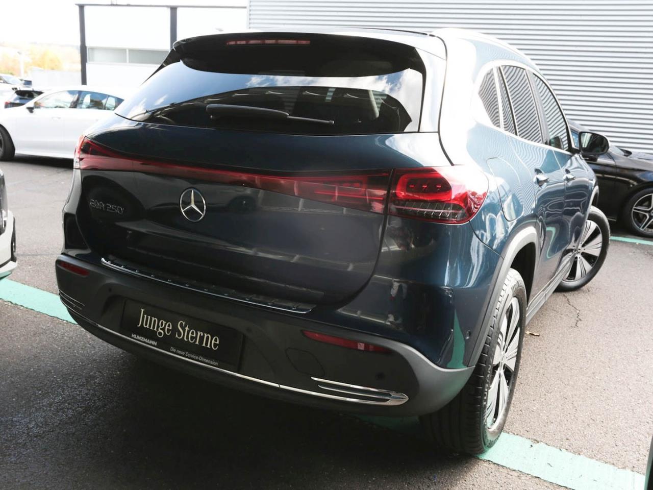 Mercedes-Benz EQA 250 Progressive Panorama Kamera Head-Up