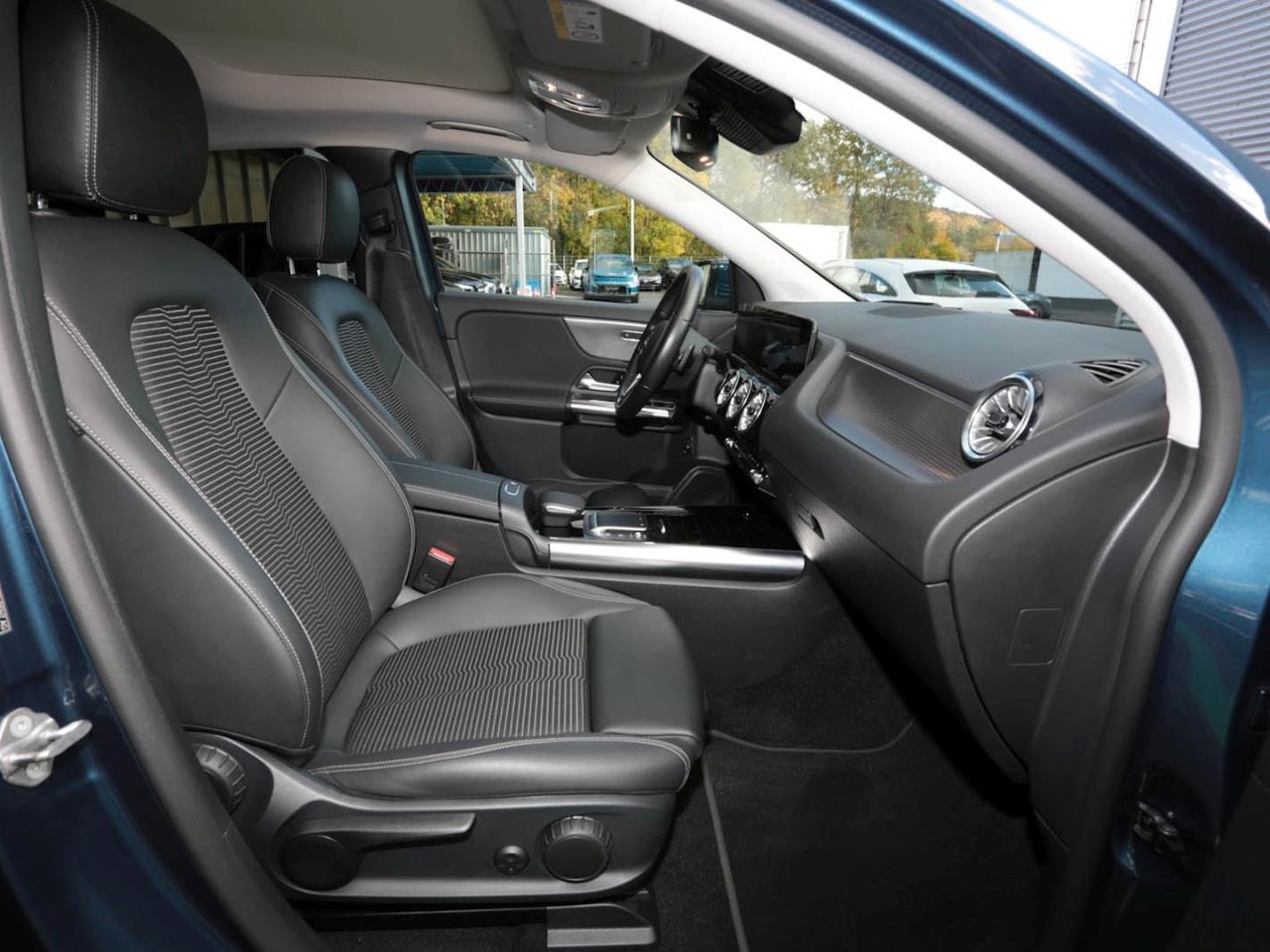 Mercedes-Benz EQA 250 Progressive Panorama Kamera Head-Up