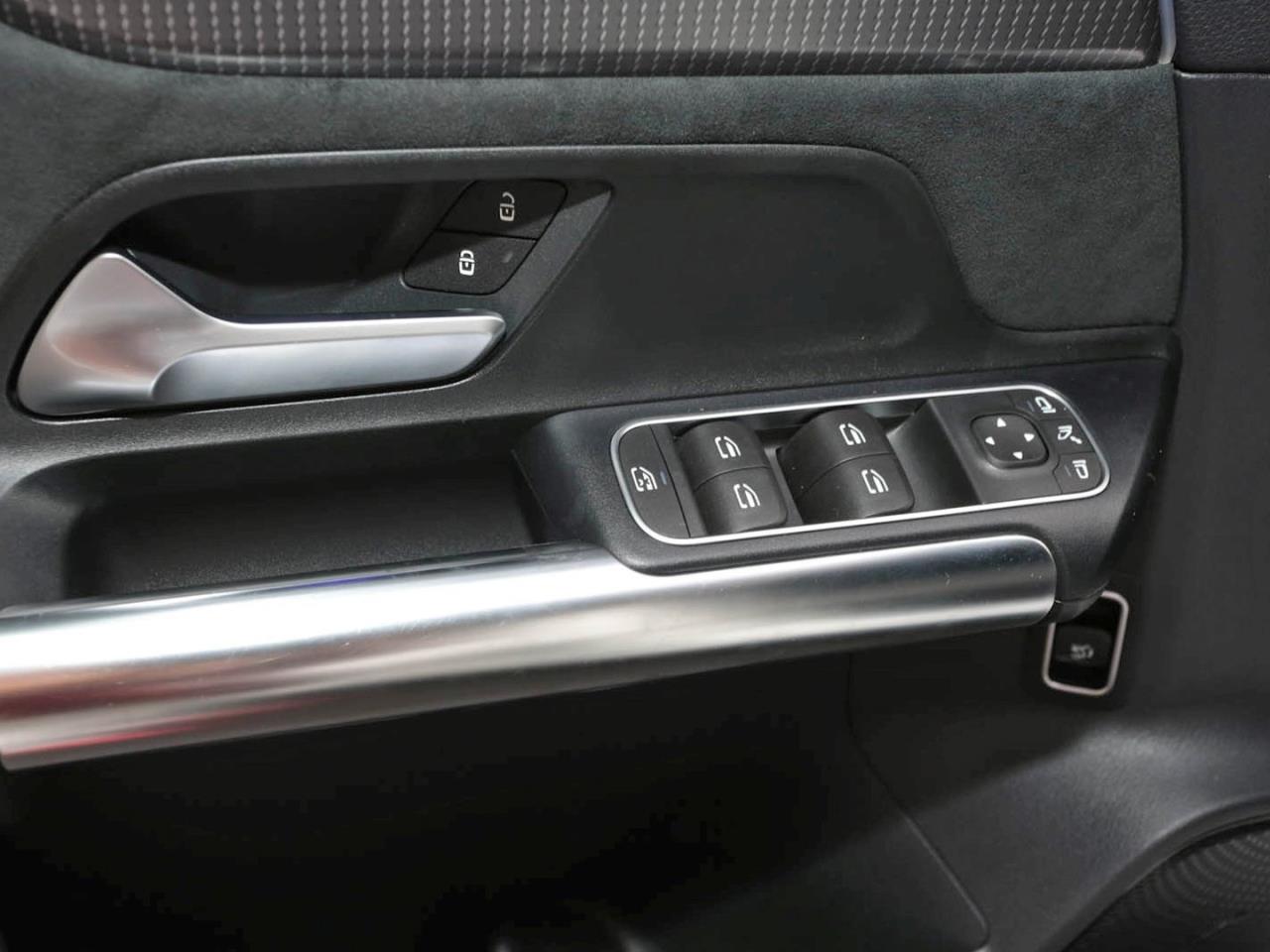 Mercedes-Benz EQA 250 AMG Night MBUX Panorama Totwinkel Kamera