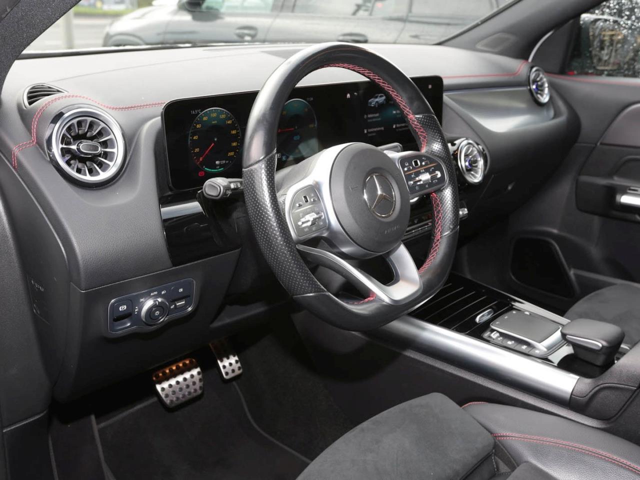 Mercedes-Benz EQA 250 AMG Night MBUX Panorama Totwinkel Kamera