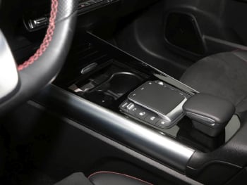 Mercedes-Benz EQA 250  AMG MBUX Navi Panorama Kamera HUD SpurH