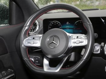 Mercedes-Benz EQA 250  AMG MBUX Navi Panorama Kamera HUD SpurH