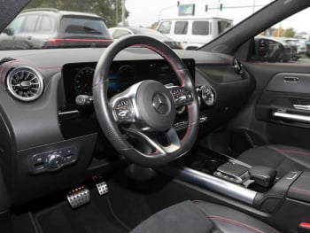 Mercedes-Benz EQA 250 AMG Night MBUX Kamera AHK Easy-Pack LED