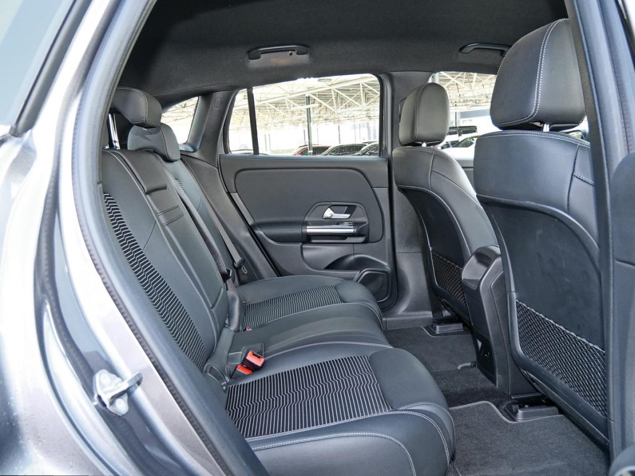 Mercedes-Benz EQA 250 Distronic MBUX-Navi Kamera AHK EasyPack