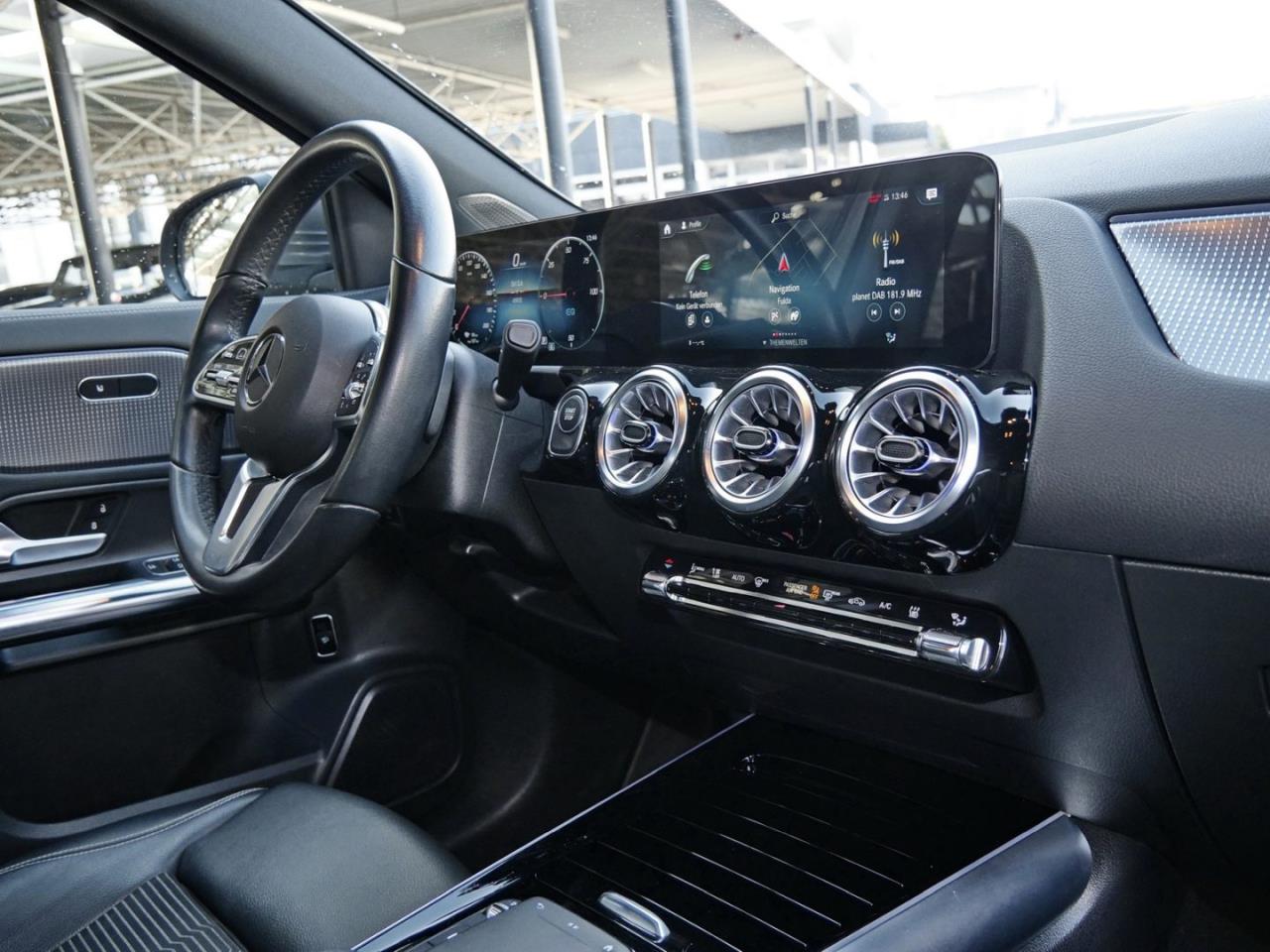 Mercedes-Benz EQA 250 Distronic MBUX-Navi Kamera AHK EasyPack