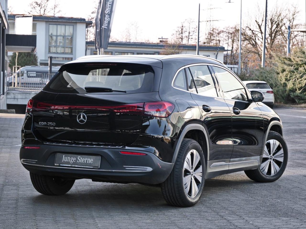 Mercedes-Benz EQA 250 Progressive MBUX Navi AHK Easy-Pack