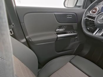 Mercedes-Benz EQA 250 MBUX Navi-Prem. Lenkradhzg ParkP EasyPack
