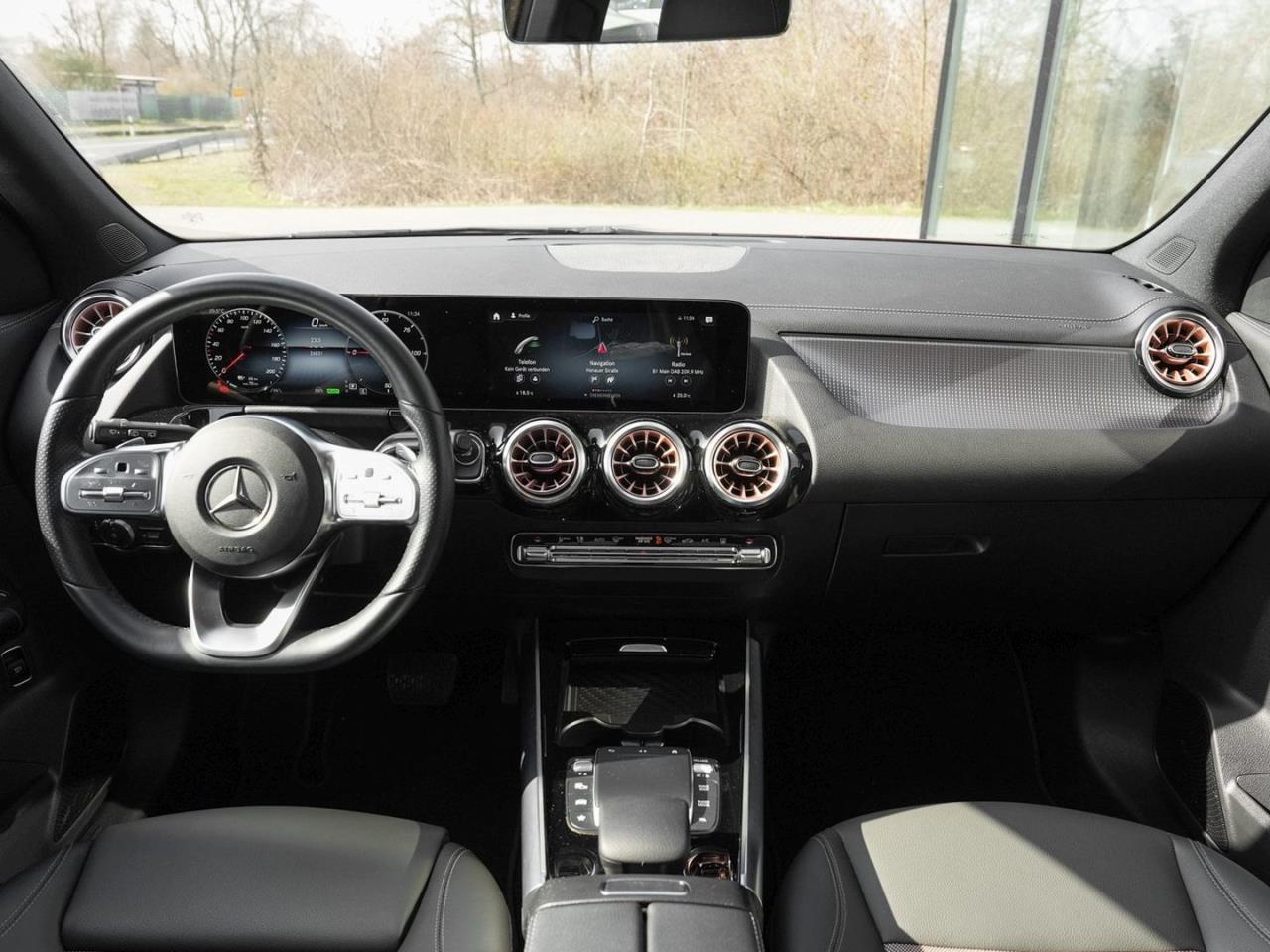 Mercedes-Benz EQA 250 Navi Distronic Panorama Kamera EasyPack