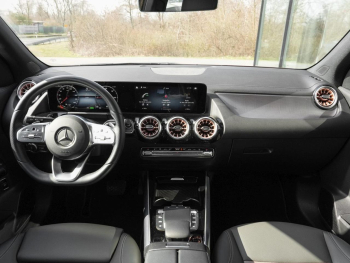 Mercedes-Benz EQA 250 Navi Distronic Panorama Kamera EasyPack
