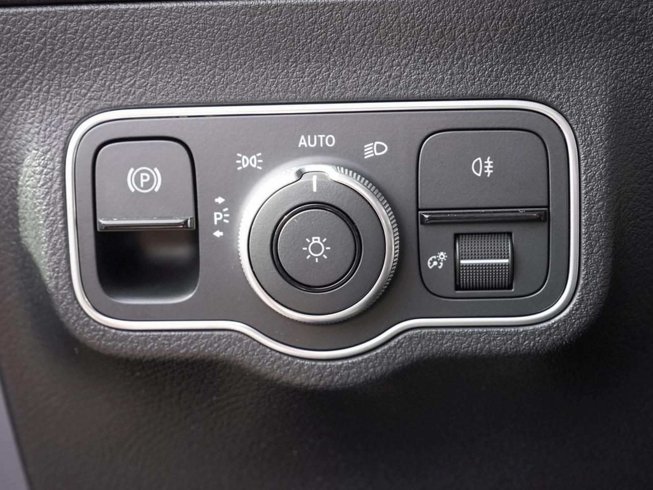 Mercedes-Benz EQA 250 Navi Distronic Panorama Kamera EasyPack