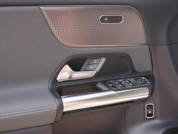 Mercedes-Benz EQA 250 Navi Distronic Panorama Kamera EasyPack