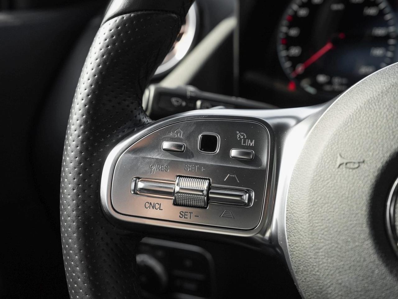 Mercedes-Benz EQA 250 Navi Distronic Panorama Kamera EasyPack