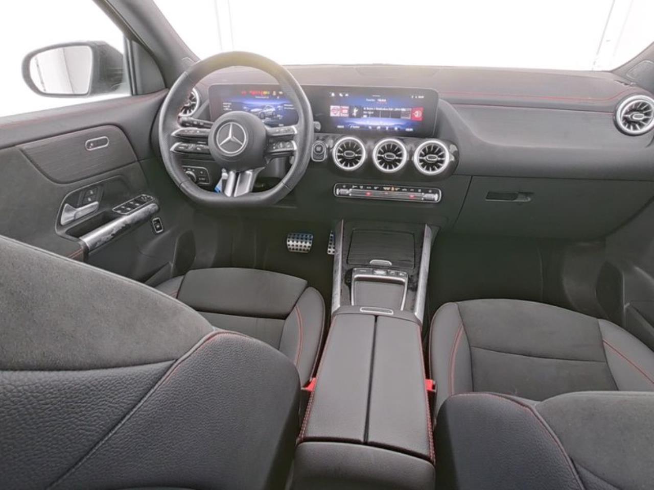 Mercedes-Benz EQA 300 4M AMG Night MBUX Distronic Kamera Klima