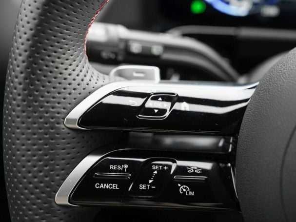 Mercedes-Benz EQA 300 4M AMG MBUX Navi Distronic 360° EasyP