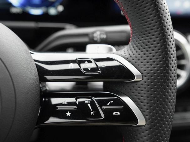 Mercedes-Benz EQA 300 4M AMG MBUX Navi Distronic 360° EasyP