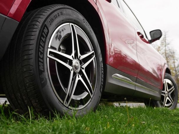 Mercedes-Benz EQA 300 4M AMG MBUX Navi Distronic 360° EasyP