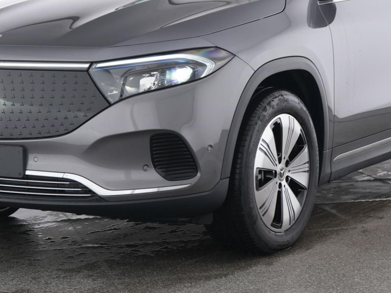 Mercedes-Benz EQA 300 4M Progressive Distronic AHK Kamera SHZ