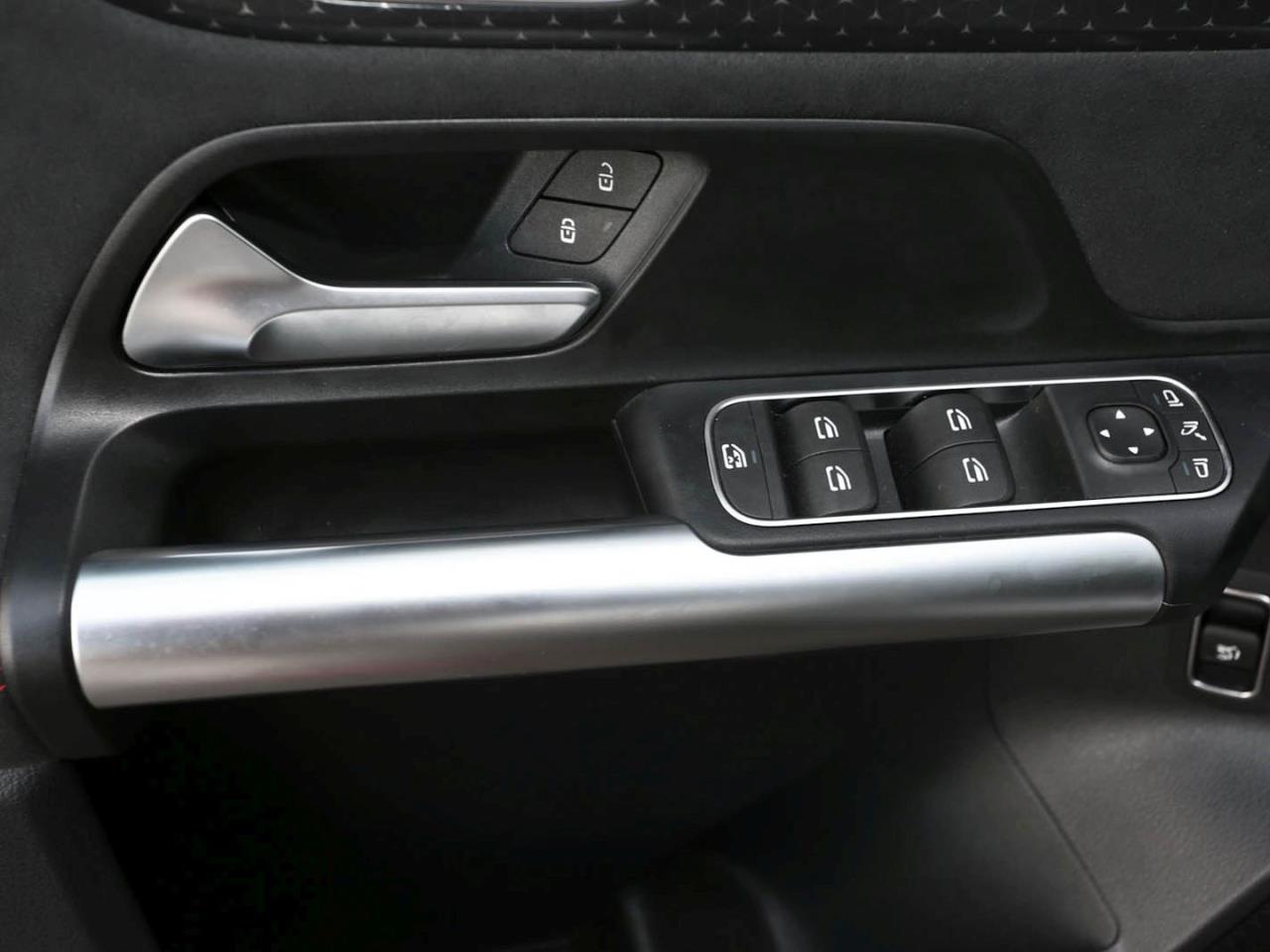 Mercedes-Benz EQA 300 4M AMG Night Panorama Distronic Winter-P