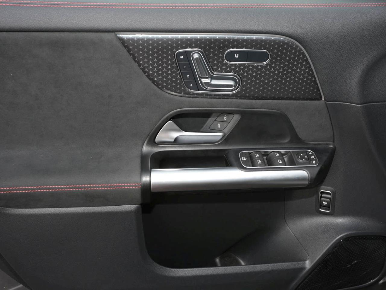 Mercedes-Benz EQA 300 4M AMG Night Panorama Distronic Winter-P