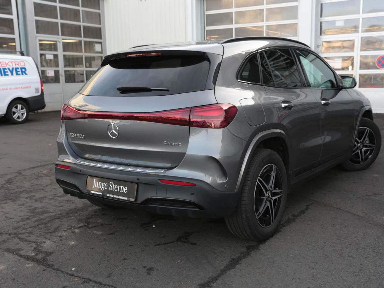 Mercedes-Benz EQA 300 4M AMG Night Panorama Distronic Winter-P