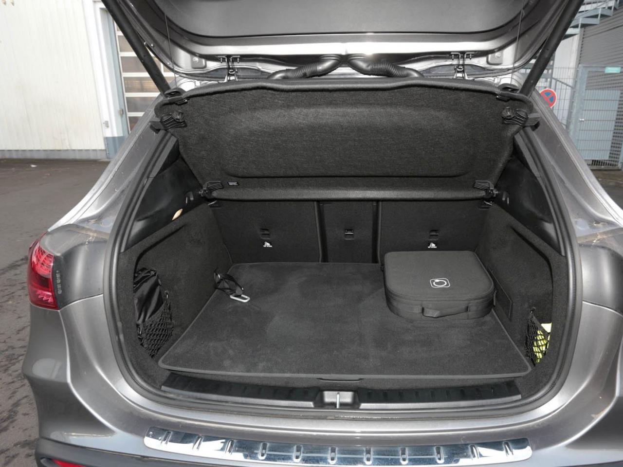 Mercedes-Benz EQA 300 4M AMG Night Panorama Distronic Winter-P