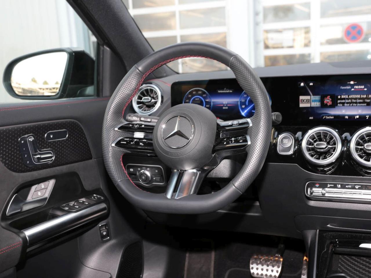 Mercedes-Benz EQA 300 4M AMG Night Panorama Distronic Winter-P