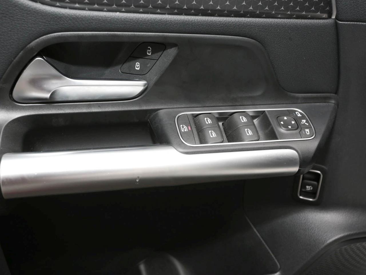 Mercedes-Benz EQA 300 4M Progressive Navi ParkP EasyP Kamera