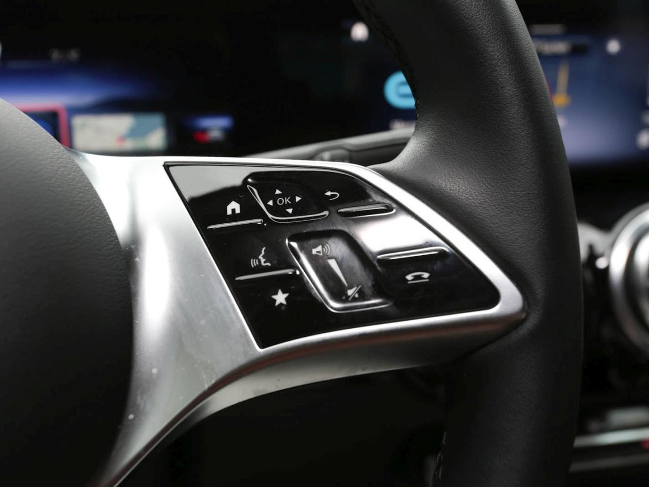 Mercedes-Benz EQA 300 4M Progressive Navi ParkP EasyP Kamera