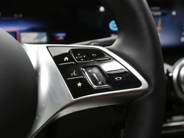 Mercedes-Benz EQA 300 4M Progressive Navi ParkP EasyP Kamera