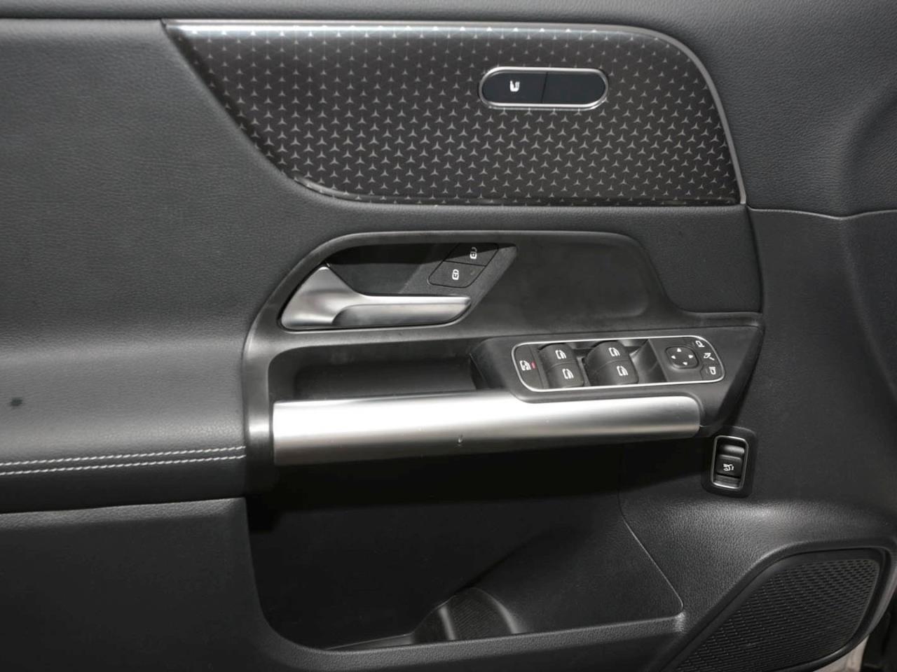 Mercedes-Benz EQA 300 4M Progressive Navi ParkP EasyP Kamera